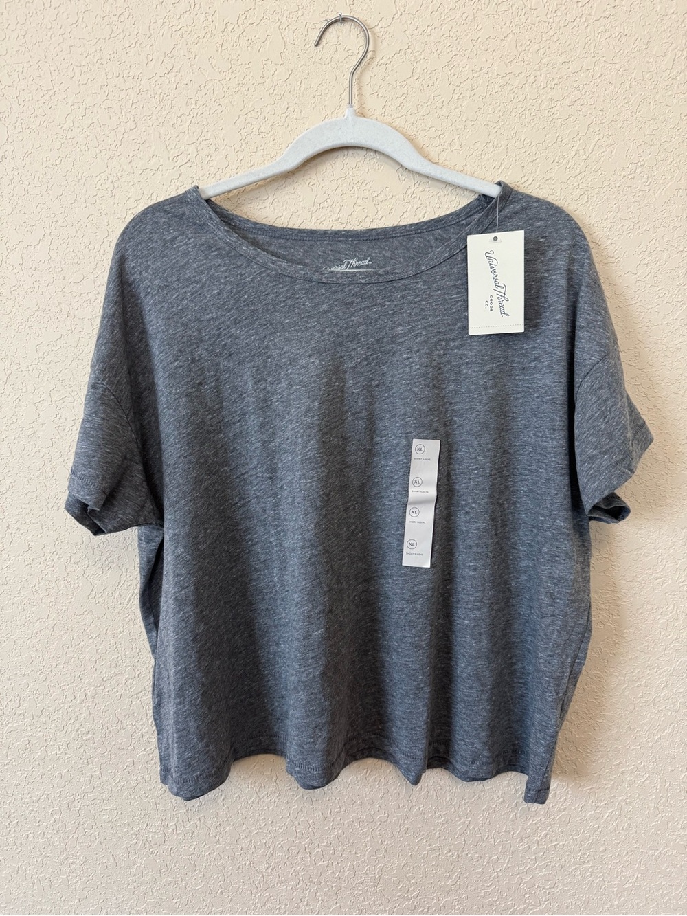 NWT Universal Threads Gray Short Sleeve T-Shirt, Size XL